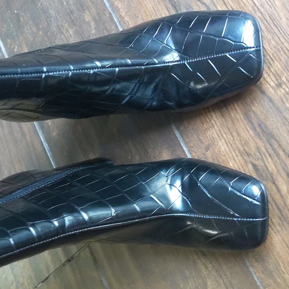 Charles by Charles David Black Crocodile Embossed Teigan Boots - 8.5 - Picture 3 of 8